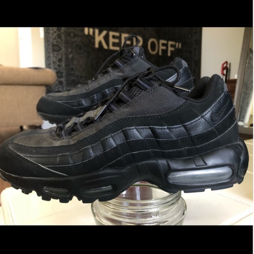 BRAND NEW NIKE AIR MAX 95 ALL BLACK SIZE 4.5Y